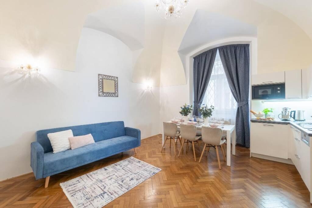 Rose Apartments / Romantic & Cozy / City Center Πράγα Εξωτερικό φωτογραφία